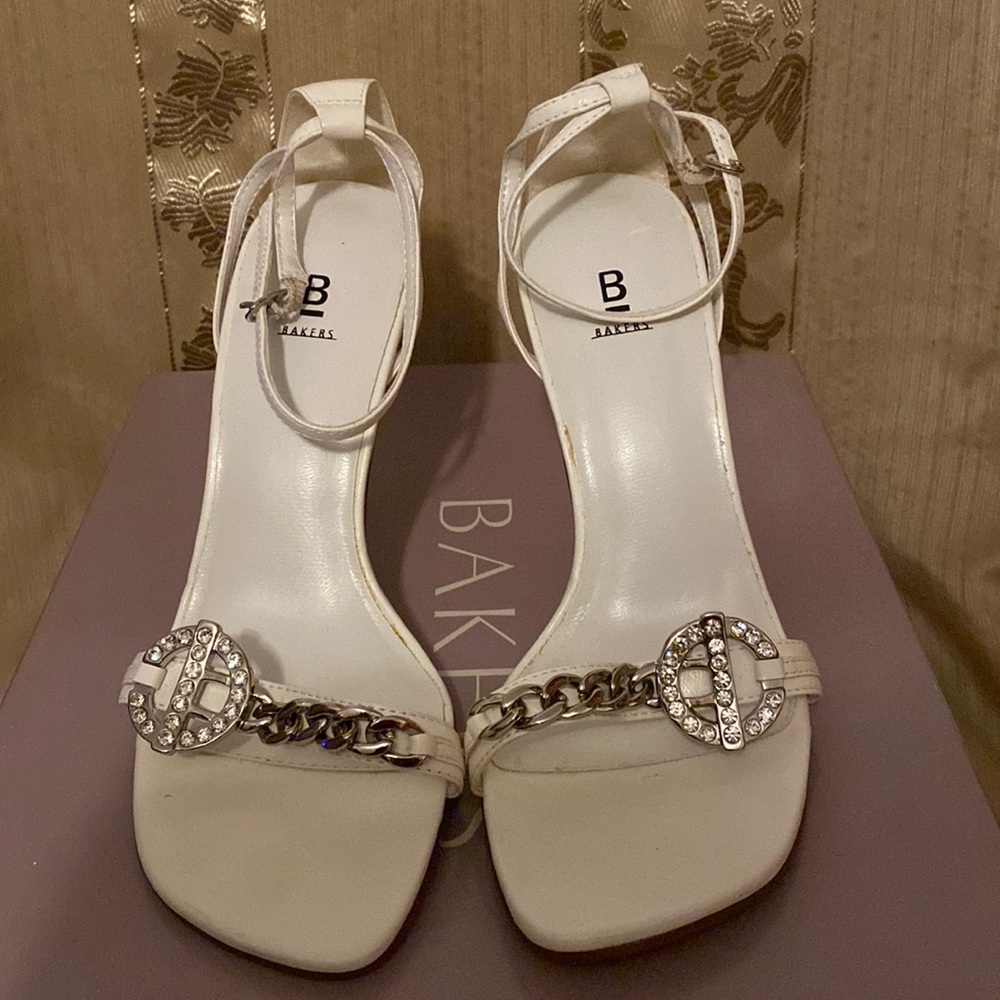 White Sandals size 7